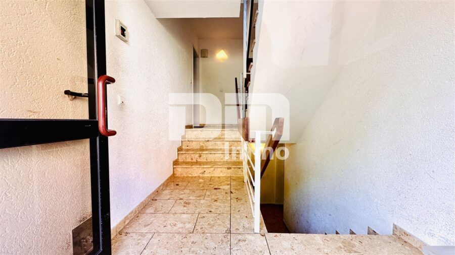 (R)eserviert!WE3 - Moderne Dreizimmerwohnung BJ 1991 mit sonnigem Balkon in zentraler Lage - Treppenhaus